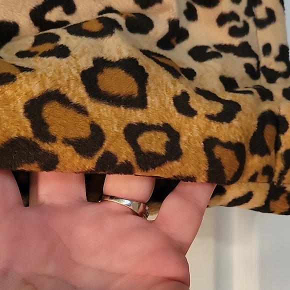 Jr-S.com Animal Print/Black Reversible Vest - Picture 3 of 9